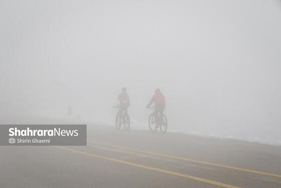 گزارش تصویری | شادی مردم مشهد از بارش برف پاییزی