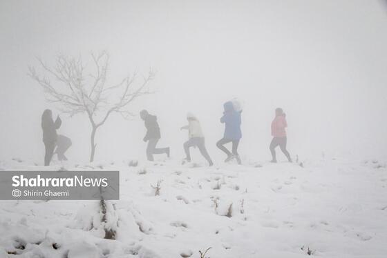 گزارش تصویری | شادی مردم مشهد از بارش برف پاییزی