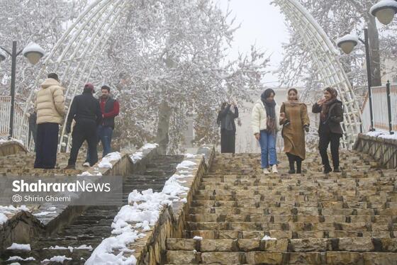 گزارش تصویری | شادی مردم مشهد از بارش برف پاییزی