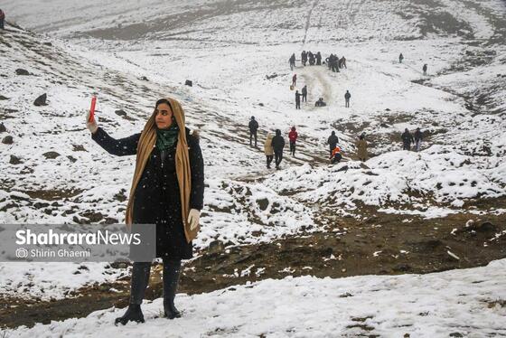 گزارش تصویری | شادی مردم مشهد از بارش برف پاییزی