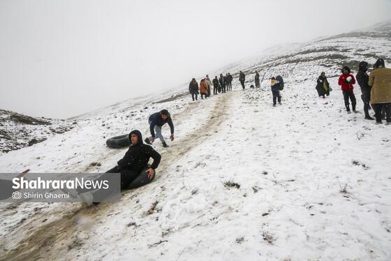گزارش تصویری | شادی مردم مشهد از بارش برف پاییزی