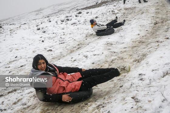 گزارش تصویری | شادی مردم مشهد از بارش برف پاییزی