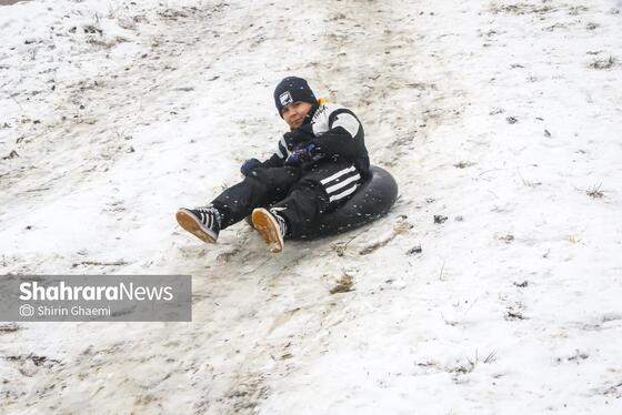 گزارش تصویری | شادی مردم مشهد از بارش برف پاییزی