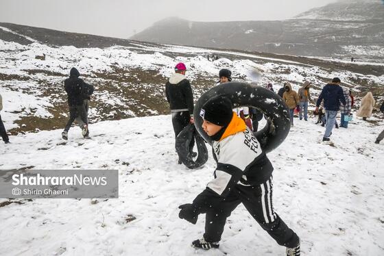 گزارش تصویری | شادی مردم مشهد از بارش برف پاییزی