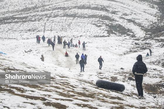 گزارش تصویری | شادی مردم مشهد از بارش برف پاییزی