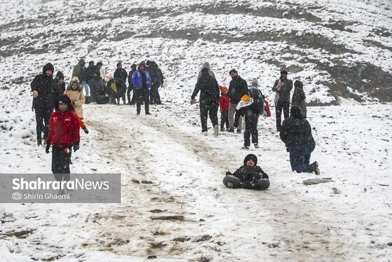 گزارش تصویری | شادی مردم مشهد از بارش برف پاییزی