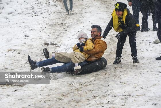 گزارش تصویری | شادی مردم مشهد از بارش برف پاییزی