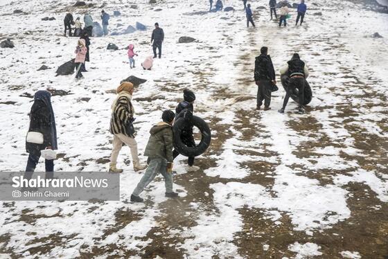 گزارش تصویری | شادی مردم مشهد از بارش برف پاییزی