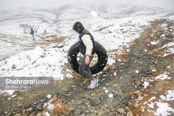 گزارش تصویری | شادی مردم مشهد از بارش برف پاییزی