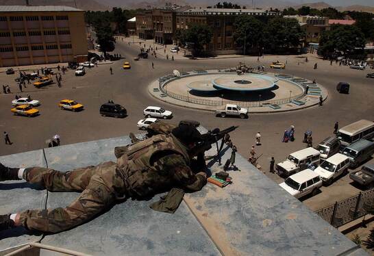 روز سیاهِ ناامیدی | طالبان سینما آریانا در قلب کابل را تخریب کردند + عکس