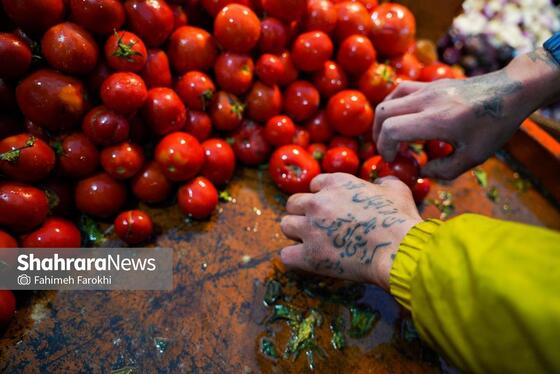 گزارش تصویری | بازار میوه در شب یلدا