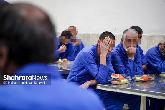 یلدا، زیر سقف همدلی مددسرا | خادمان شهر، مهمان همشهریان بی‌خانمان در جشن «یلدای بی‌پناهان»