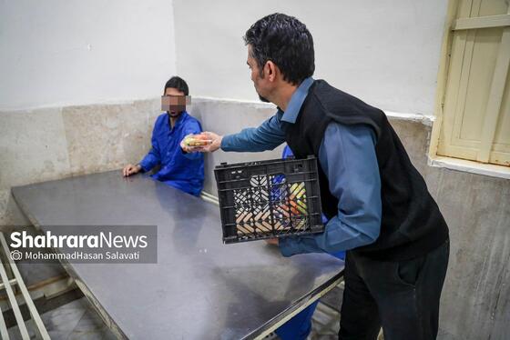 یلدا، زیر سقف همدلی مددسرا | خادمان شهر، مهمان همشهریان بی‌خانمان در جشن «یلدای بی‌پناهان»