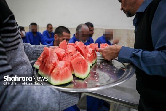 یلدا، زیر سقف همدلی مددسرا | خادمان شهر، مهمان همشهریان بی‌خانمان در جشن «یلدای بی‌پناهان»