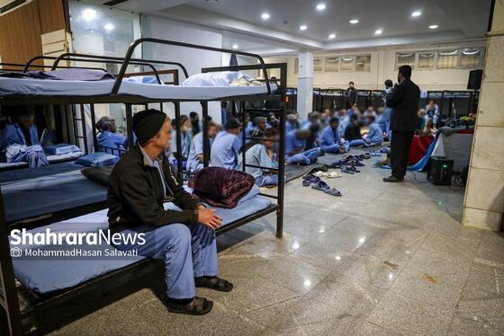 یلدا، زیر سقف همدلی مددسرا | خادمان شهر، مهمان همشهریان بی‌خانمان در جشن «یلدای بی‌پناهان»