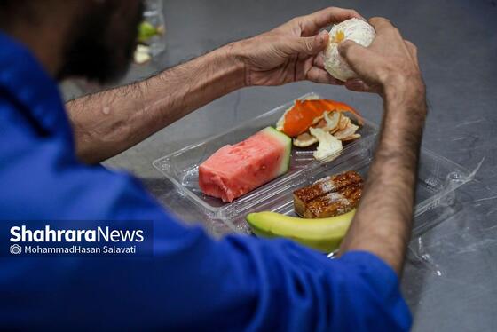 یلدا، زیر سقف همدلی مددسرا | خادمان شهر، مهمان همشهریان بی‌خانمان در جشن «یلدای بی‌پناهان»
