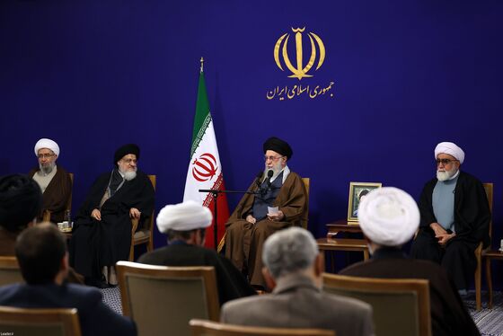 گزارش تصویری | دیدار اعضای کنگره بزرگداشت آیت‌الله‌العظمی میلانی(ره) با رهبر معظم انقلاب (۴ دی ۱۴۰۴)