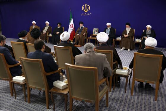 گزارش تصویری | دیدار اعضای کنگره بزرگداشت آیت‌الله‌العظمی میلانی(ره) با رهبر معظم انقلاب (۴ دی ۱۴۰۴)