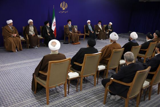 گزارش تصویری | دیدار اعضای کنگره بزرگداشت آیت‌الله‌العظمی میلانی(ره) با رهبر معظم انقلاب (۴ دی ۱۴۰۴)