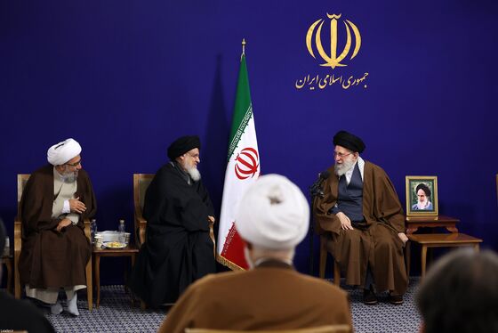 گزارش تصویری | دیدار اعضای کنگره بزرگداشت آیت‌الله‌العظمی میلانی(ره) با رهبر معظم انقلاب (۴ دی ۱۴۰۴)