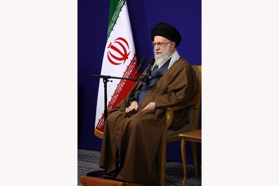 گزارش تصویری | دیدار اعضای کنگره بزرگداشت آیت‌الله‌العظمی میلانی(ره) با رهبر معظم انقلاب (۴ دی ۱۴۰۴)