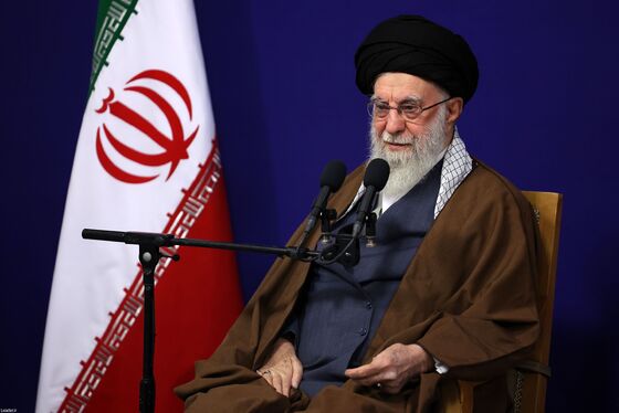 گزارش تصویری | دیدار اعضای کنگره بزرگداشت آیت‌الله‌العظمی میلانی(ره) با رهبر معظم انقلاب (۴ دی ۱۴۰۴)