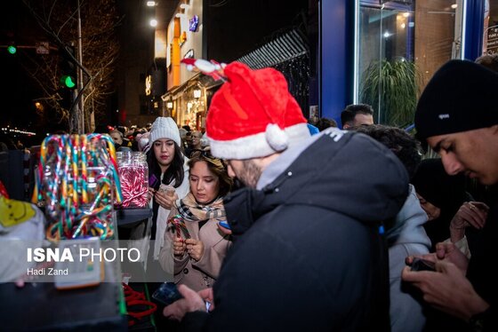 گزارش تصویری | حال و هوای شب کریسمس - تهران