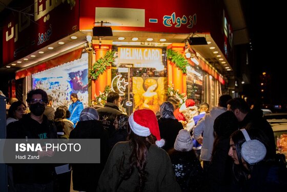 گزارش تصویری | حال و هوای شب کریسمس - تهران