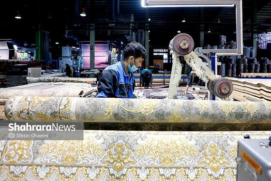 گزارش تصویری | از نخ تا فرش ، نگاهی به فرآیند تولید فرش ماشینی در مشهد