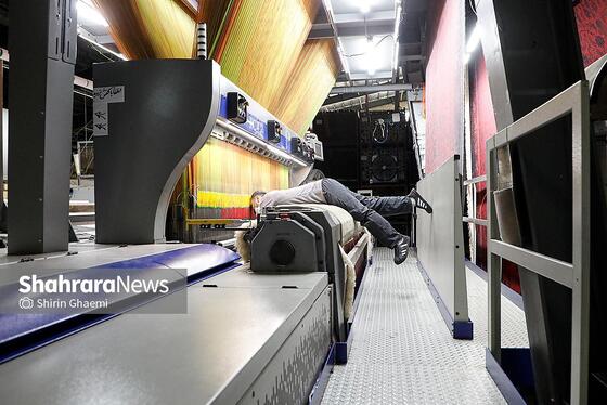 گزارش تصویری | از نخ تا فرش ، نگاهی به فرآیند تولید فرش ماشینی در مشهد