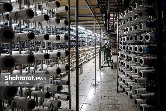 گزارش تصویری | از نخ تا فرش ، نگاهی به فرآیند تولید فرش ماشینی در مشهد