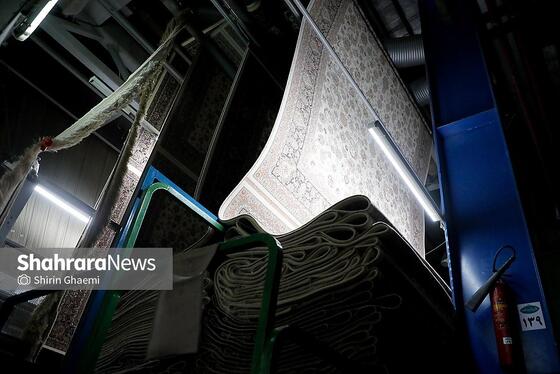 گزارش تصویری | از نخ تا فرش ، نگاهی به فرآیند تولید فرش ماشینی در مشهد