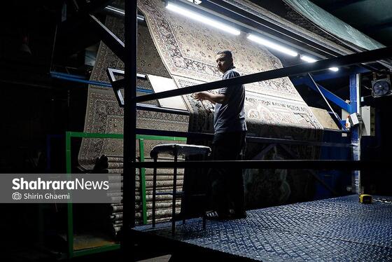 گزارش تصویری | از نخ تا فرش ، نگاهی به فرآیند تولید فرش ماشینی در مشهد