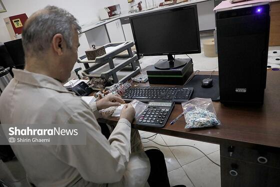 گزارش تصویری | از نخ تا فرش ، نگاهی به فرآیند تولید فرش ماشینی در مشهد