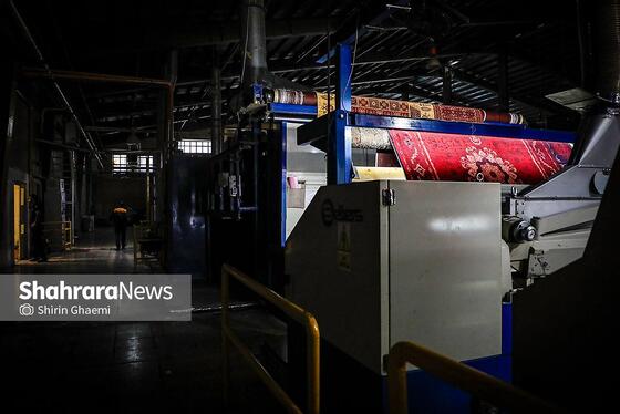 گزارش تصویری | از نخ تا فرش ، نگاهی به فرآیند تولید فرش ماشینی در مشهد