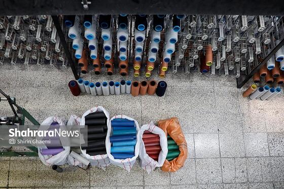 گزارش تصویری | از نخ تا فرش ، نگاهی به فرآیند تولید فرش ماشینی در مشهد