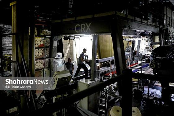 گزارش تصویری | از نخ تا فرش ، نگاهی به فرآیند تولید فرش ماشینی در مشهد