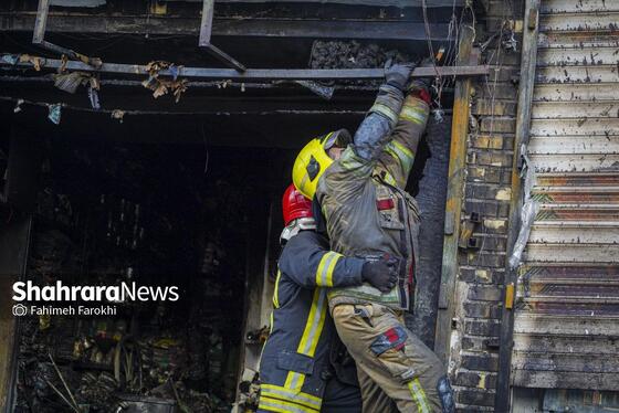گزارش تصویری | مهار آتش سوزی یک مغازه لوازم یدکی در خیابان امام رضا (ع)