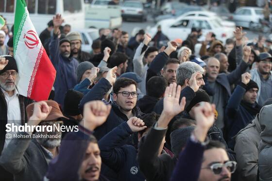 گزارش تصویری | اجتماع مردم مشهد در پی اهانت به پرچم مقدس ایران