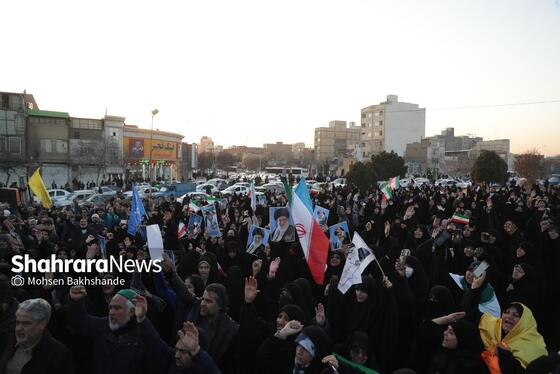 گزارش تصویری | اجتماع مردم مشهد در پی اهانت به پرچم مقدس ایران