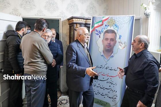 گزارش تصویری | دیدار شهردار مشهد با خانواده شهید غلامی از شهدای شهرداری در حمله اغتشاشگران