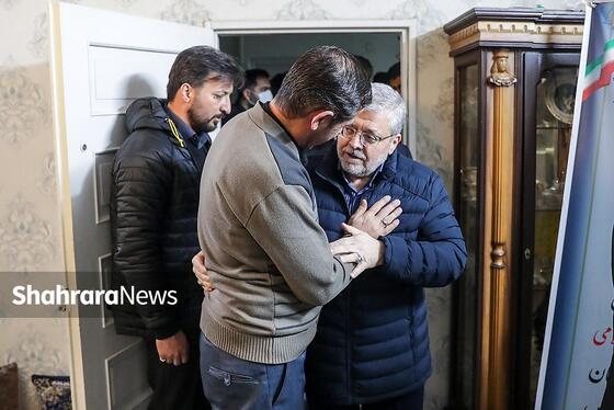 گزارش تصویری | دیدار شهردار مشهد با خانواده شهید غلامی از شهدای شهرداری در حمله اغتشاشگران