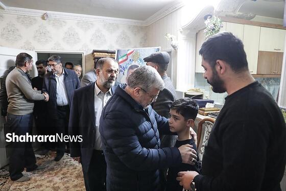 گزارش تصویری | دیدار شهردار مشهد با خانواده شهید غلامی از شهدای شهرداری در حمله اغتشاشگران