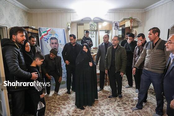 گزارش تصویری | دیدار شهردار مشهد با خانواده شهید غلامی از شهدای شهرداری در حمله اغتشاشگران