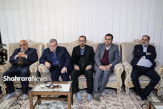 گزارش تصویری | دیدار شهردار مشهد با خانواده شهید غلامی از شهدای شهرداری در حمله اغتشاشگران