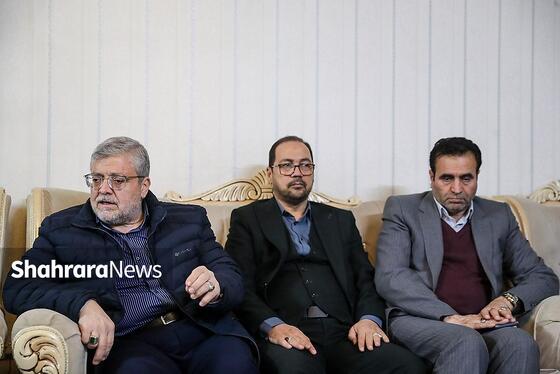 گزارش تصویری | دیدار شهردار مشهد با خانواده شهید غلامی از شهدای شهرداری در حمله اغتشاشگران