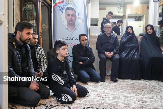 گزارش تصویری | دیدار شهردار مشهد با خانواده شهید غلامی از شهدای شهرداری در حمله اغتشاشگران