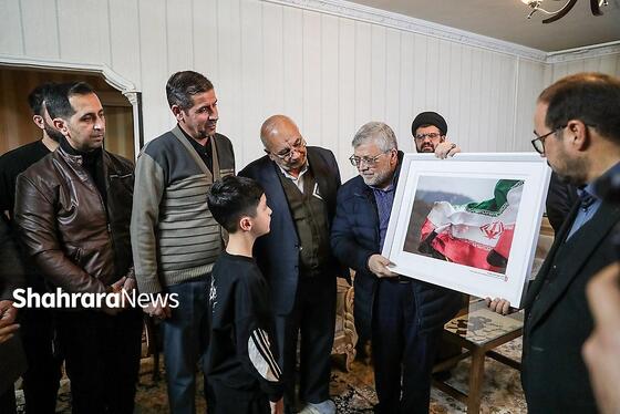 گزارش تصویری | دیدار شهردار مشهد با خانواده شهید غلامی از شهدای شهرداری در حمله اغتشاشگران
