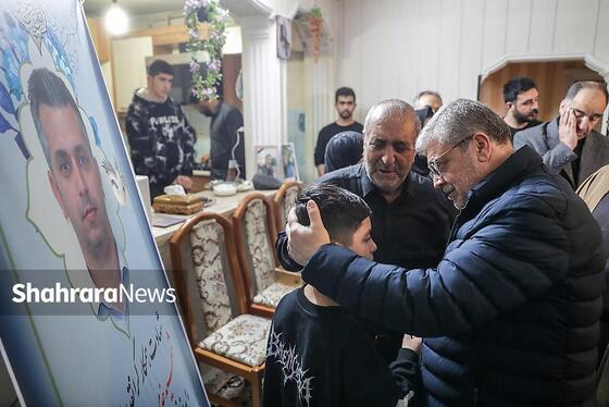 گزارش تصویری | دیدار شهردار مشهد با خانواده شهید غلامی از شهدای شهرداری در حمله اغتشاشگران