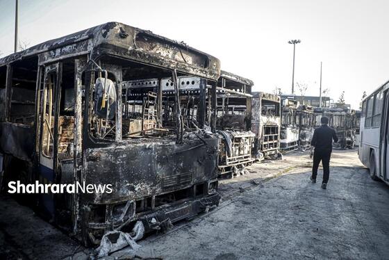 گزارش تصویری | تخریب بی سابقه اتوبوس های شرکت اتوبوسرانی مشهد توسط اغتشاشگران